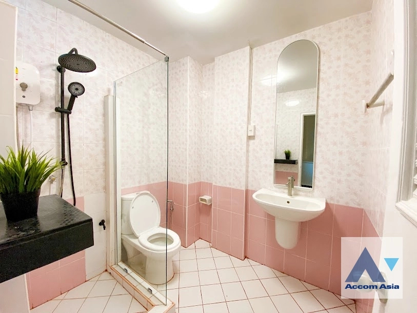 6  4 br Townhouse for rent and sale in Sukhumvit ,Bangkok BTS Ekkamai AA25149