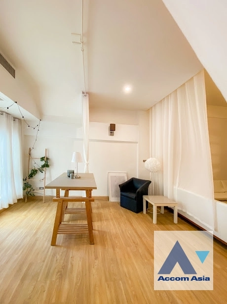 5  4 br Townhouse for rent and sale in Sukhumvit ,Bangkok BTS Ekkamai AA25149