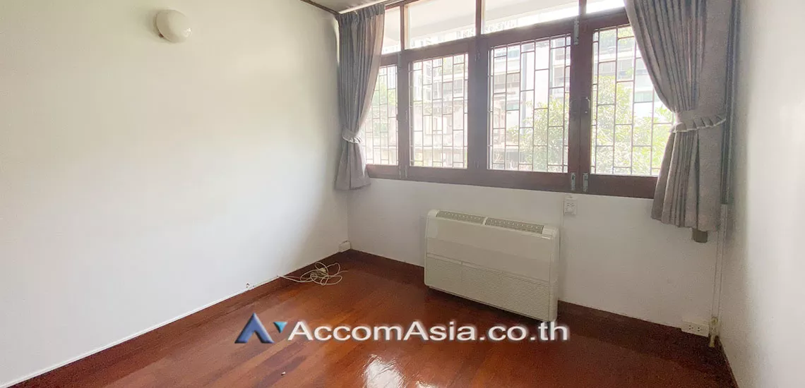 unit 3 Bedrooms  House For Sale in Sathorn, Bangkok  near BTS Chong Nonsi - MRT Lumphini (AA25155)