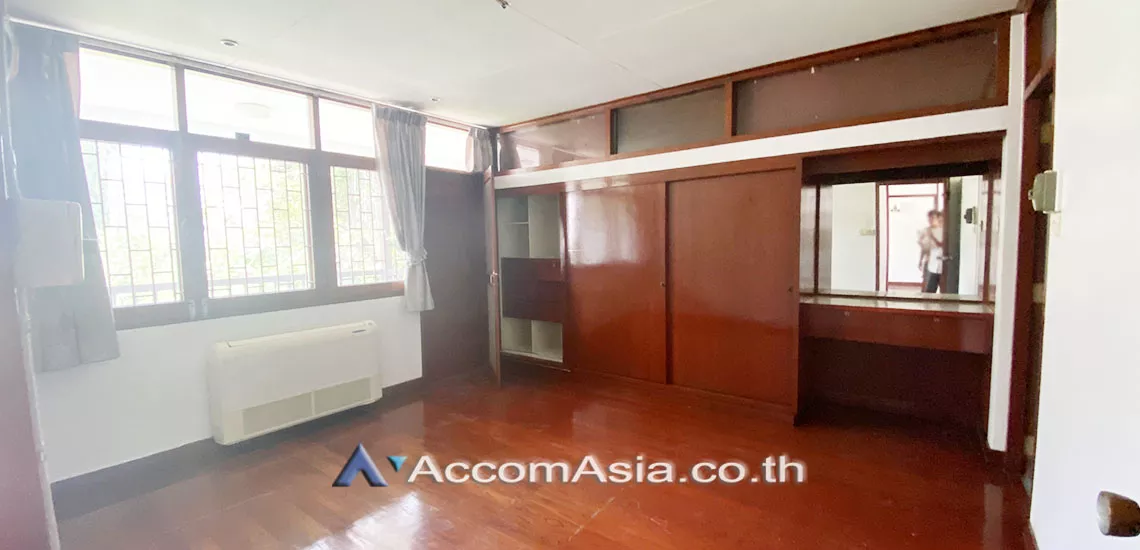 unit 3 Bedrooms  House For Sale in Sathorn, Bangkok  near BTS Chong Nonsi - MRT Lumphini (AA25155)