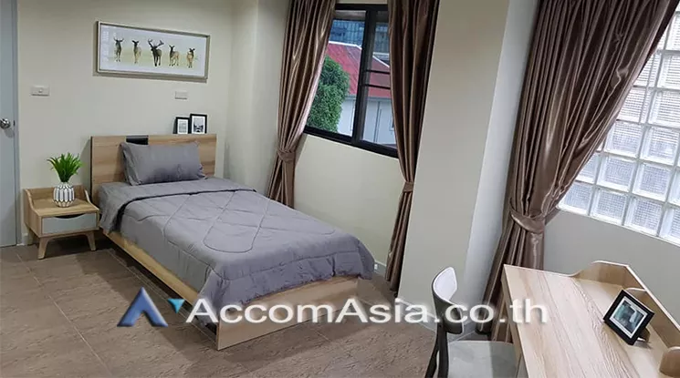  2 Bedrooms  Condominium For Rent in Silom, Bangkok  near BTS Surasak (AA25163)