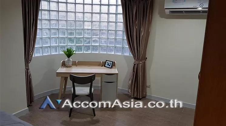 5  2 br Condominium For Rent in Silom ,Bangkok BTS Surasak at Sampoom Garden AA25163