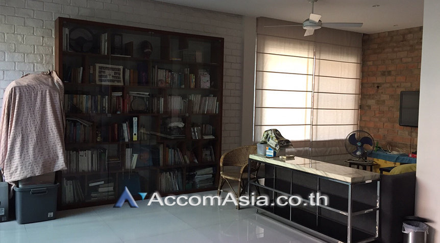 5  6 br House for rent and sale in sathorn ,Bangkok BTS Surasak AA25179