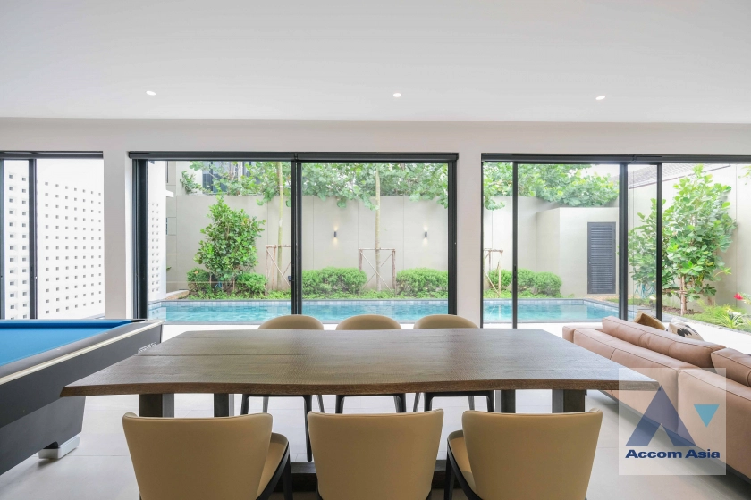 4  5 br House For Rent in Sukhumvit ,Bangkok BTS Ekkamai AA25189