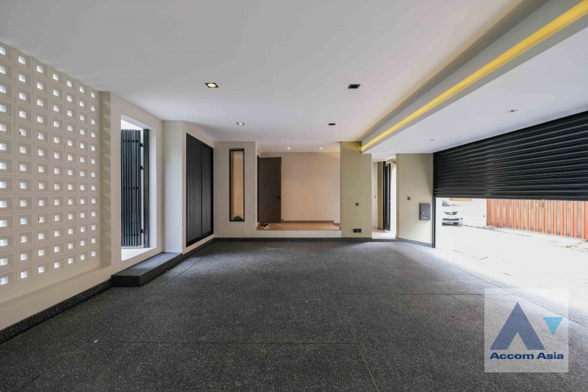 7  5 br House For Rent in Sukhumvit ,Bangkok BTS Ekkamai AA25189