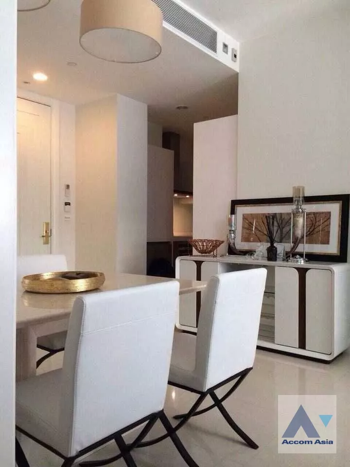 unit 2 Bedrooms  Condominium For Rent in Ploenchit, Bangkok  near BTS Chitlom (AA25191)