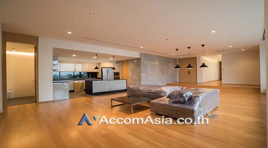  4 Bedrooms  Apartment For Rent in Sukhumvit, Bangkok  near BTS Phrom Phong (AA25214)