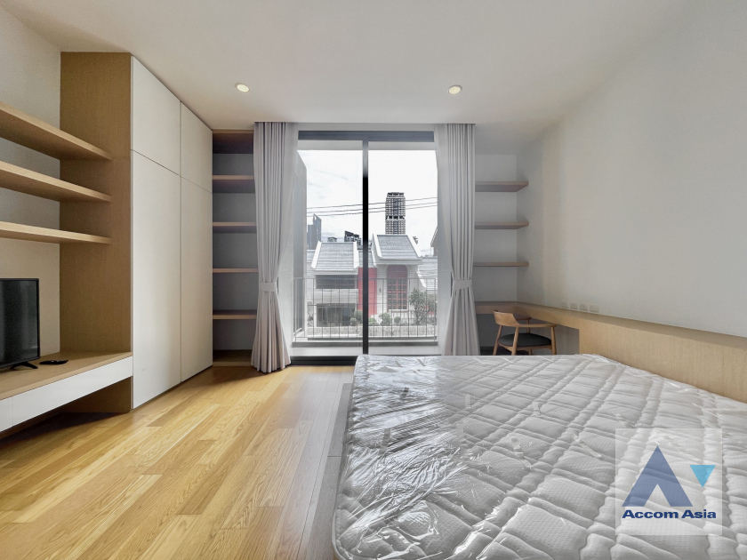 unit 2 Bedrooms  Apartment For Rent in Sukhumvit, Bangkok  near BTS Phrom Phong (AA25218)