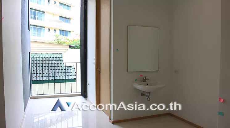 11  3 br Apartment For Rent in Sukhumvit ,Bangkok BTS Phrom Phong at Boutique Modern Apartment AA25222
