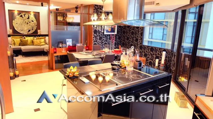 unit 2 Bedrooms  Condominium For Rent in Ploenchit, Bangkok  near BTS Ratchadamri (AA25236)