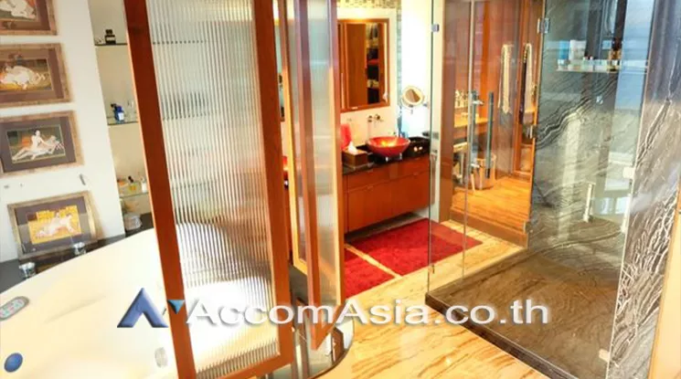 6  2 br Condominium For Rent in Ploenchit ,Bangkok BTS Ratchadamri at The Royal Place 1 AA25236