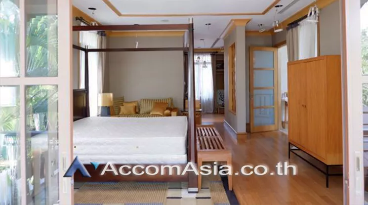 5  5 br House For Sale in Pattanakarn ,Bangkok  at Peaceful compound AA25237