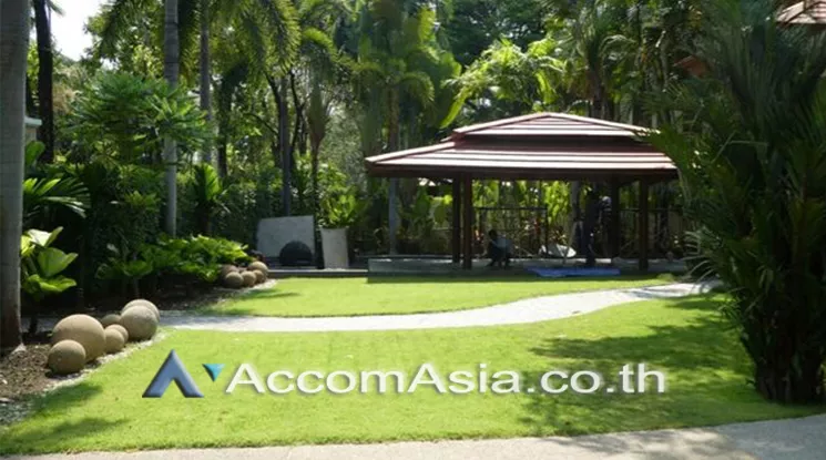 7  5 br House For Sale in Pattanakarn ,Bangkok  at Peaceful compound AA25237