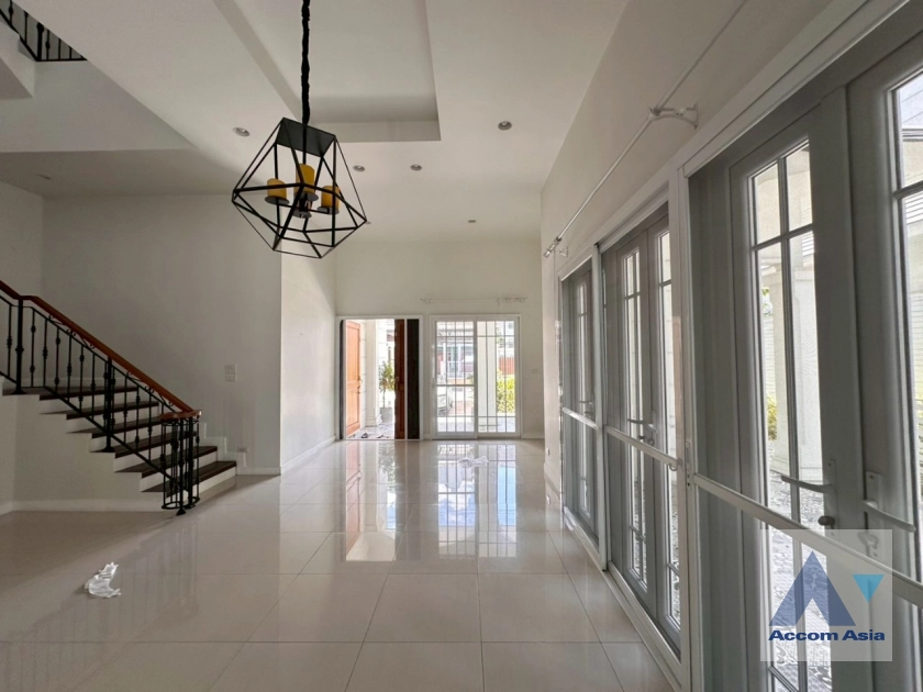 unitCommon Pool |  4 Bedrooms  House For Rent in Sukhumvit, Bangkok  near BTS Phrom Phong (AA25249)