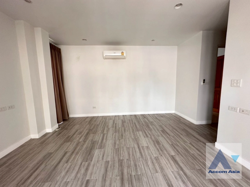 12  4 br House For Rent in Sukhumvit ,Bangkok BTS Phrom Phong AA25249