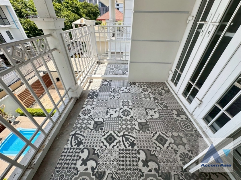 13  4 br House For Rent in Sukhumvit ,Bangkok BTS Phrom Phong AA25249