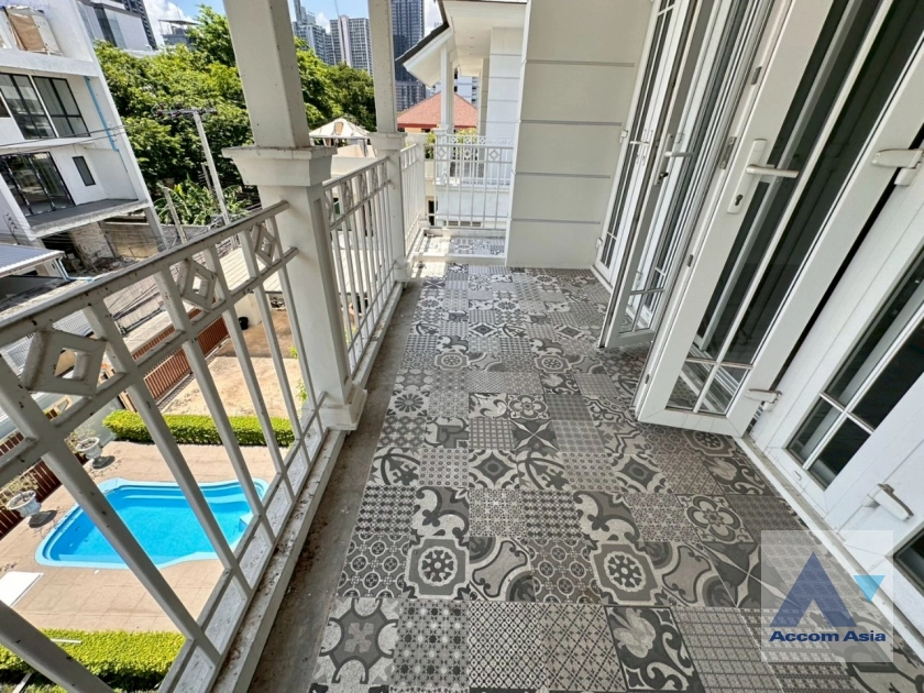 10  4 br House For Rent in Sukhumvit ,Bangkok BTS Phrom Phong AA25249