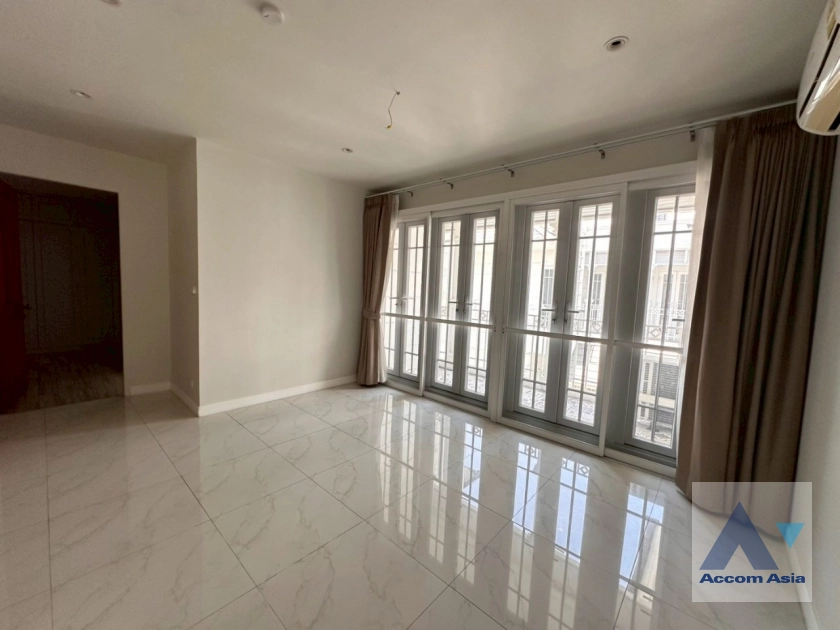 9  4 br House For Rent in Sukhumvit ,Bangkok BTS Phrom Phong AA25249