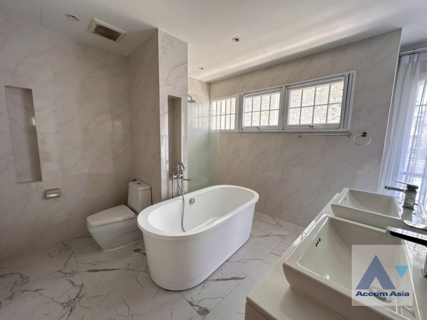 21  4 br House For Rent in Sukhumvit ,Bangkok BTS Phrom Phong AA25249
