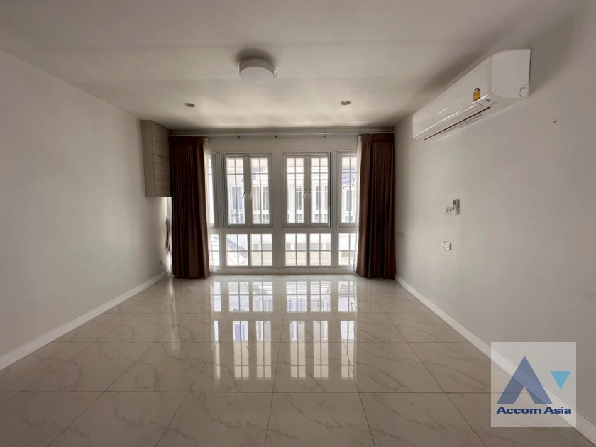 8  4 br House For Rent in Sukhumvit ,Bangkok BTS Phrom Phong AA25249