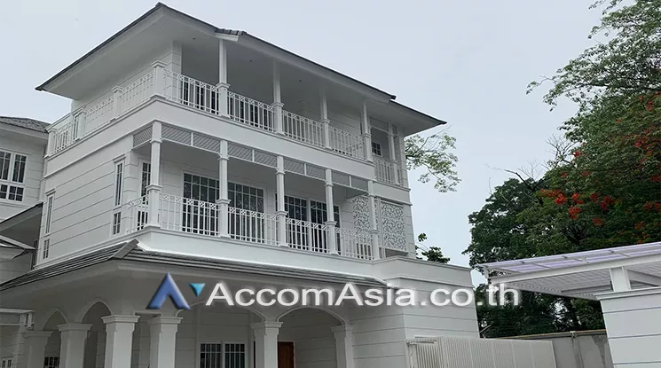  2  4 br House For Rent in Sukhumvit ,Bangkok BTS Phrom Phong AA25250
