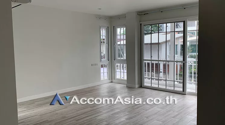 unit 4 Bedrooms  House For Rent in Sukhumvit, Bangkok  near BTS Phrom Phong (AA25250)