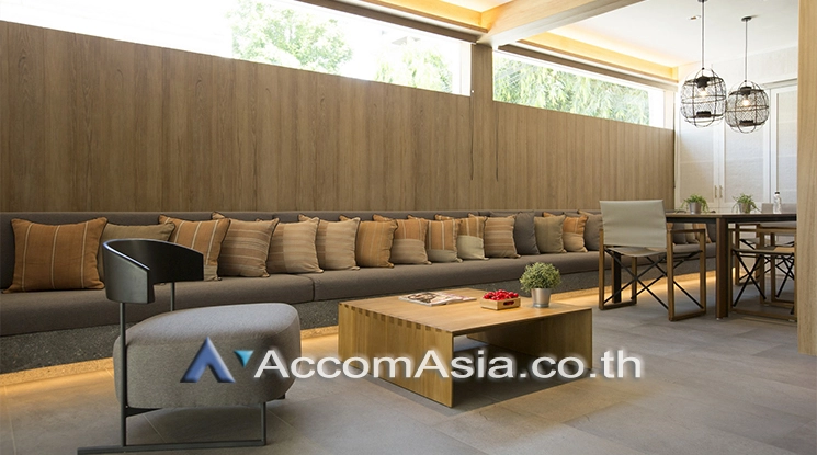 unit 3 Bedrooms  Townhouse For Rent & Sale in Sukhumvit, Bangkok  near BTS Nana (AA25265)