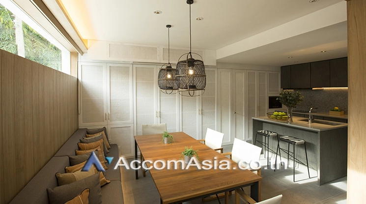 12  3 br Townhouse for rent and sale in Sukhumvit ,Bangkok BTS Nana AA25265