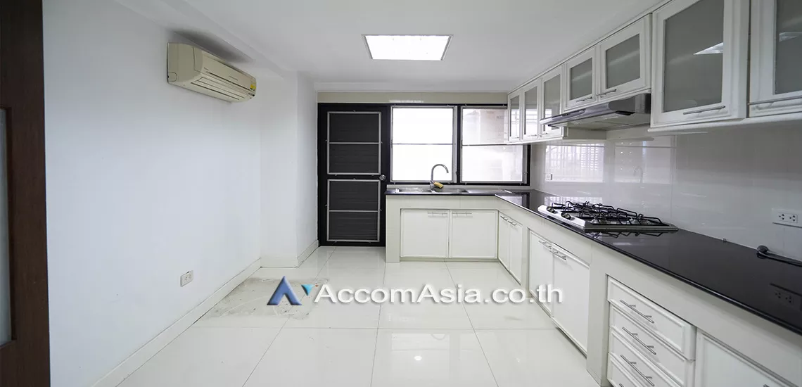  1  3 br Apartment For Rent in Sukhumvit ,Bangkok BTS Asok - MRT Sukhumvit at Family Apartment with Lake View AA25268