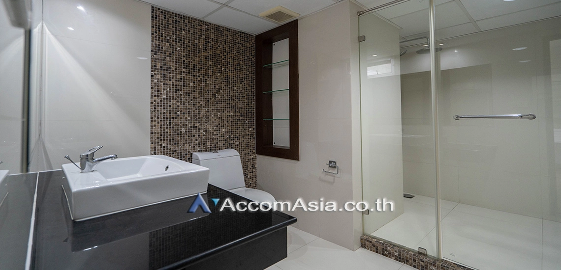 10  3 br Apartment For Rent in Sukhumvit ,Bangkok BTS Asok - MRT Sukhumvit at Family Apartment with Lake View AA25268