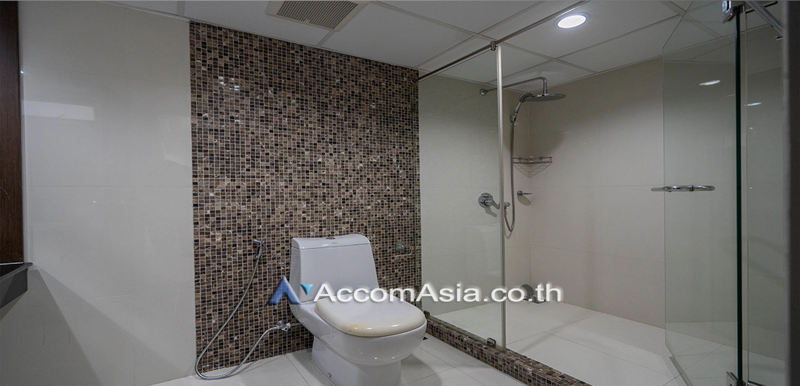 12  3 br Apartment For Rent in Sukhumvit ,Bangkok BTS Asok - MRT Sukhumvit at Family Apartment with Lake View AA25268