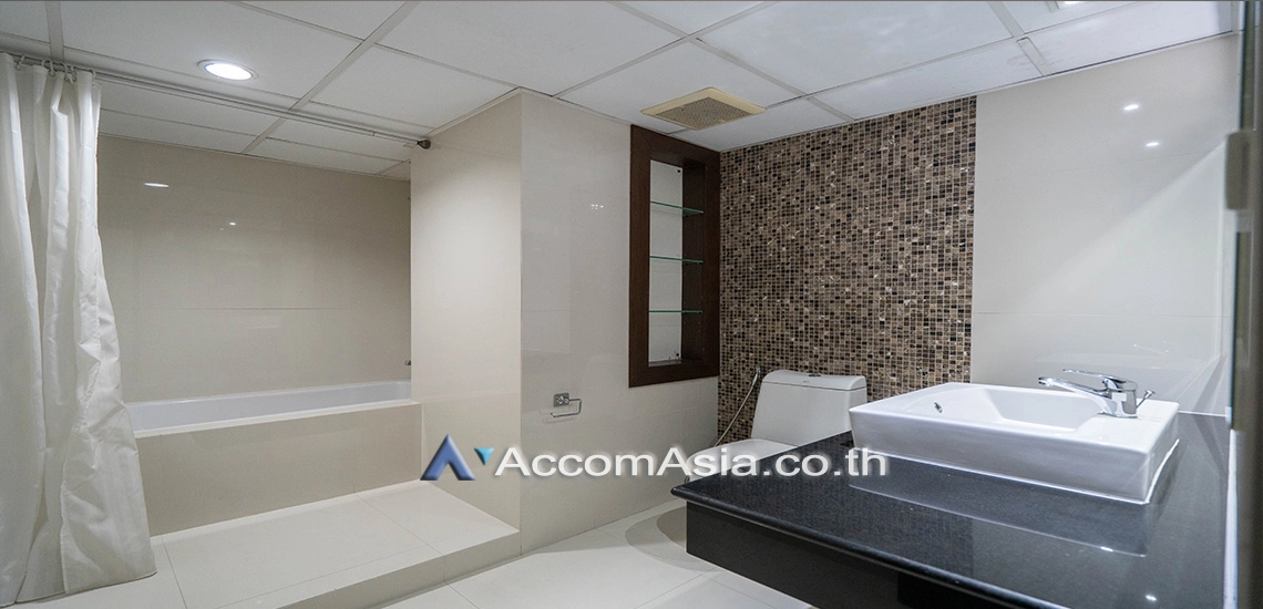 13  3 br Apartment For Rent in Sukhumvit ,Bangkok BTS Asok - MRT Sukhumvit at Family Apartment with Lake View AA25268