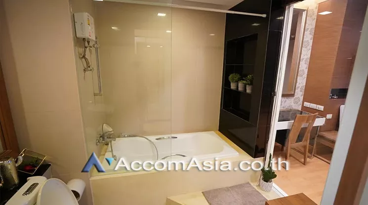 unit 2 Bedrooms  Condominium For Rent in Sukhumvit, Bangkok  near BTS Ekkamai (AA25278)