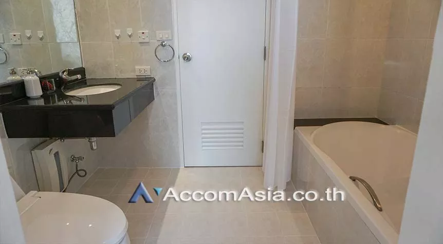  2 Bedrooms  Apartment For Rent in Ploenchit, Bangkok  near BTS Ratchadamri (AA25283)