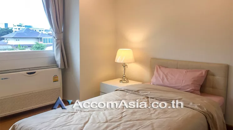  2 Bedrooms  Apartment For Rent in Sukhumvit, Bangkok  near BTS Ekkamai (AA25286)