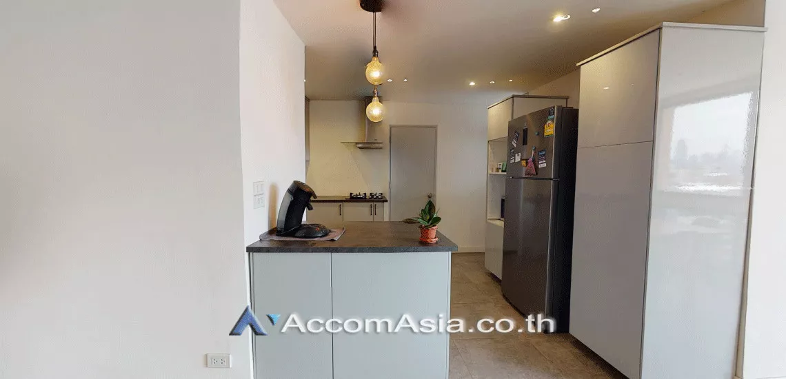 Pet friendly |  3 Bedrooms  Condominium For Rent in Sukhumvit, Bangkok  near BTS Phrom Phong (AA25300)