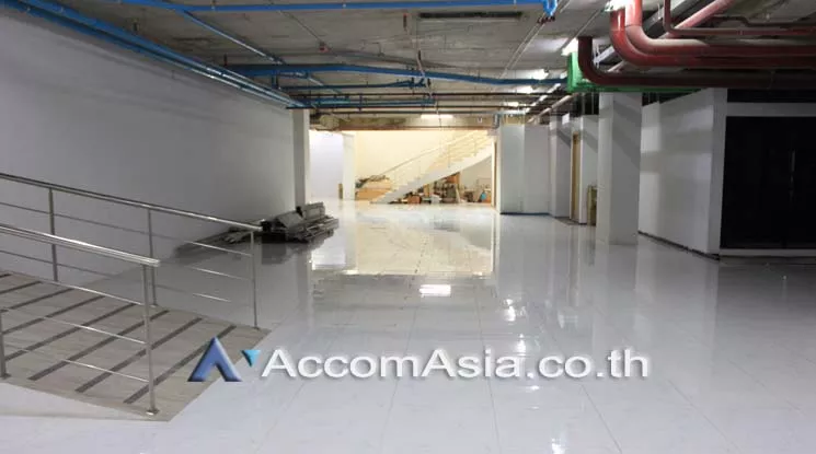  2  Retail / Showroom For Rent in Sukhumvit ,Bangkok BTS Phrom Phong at US Tower AA25303