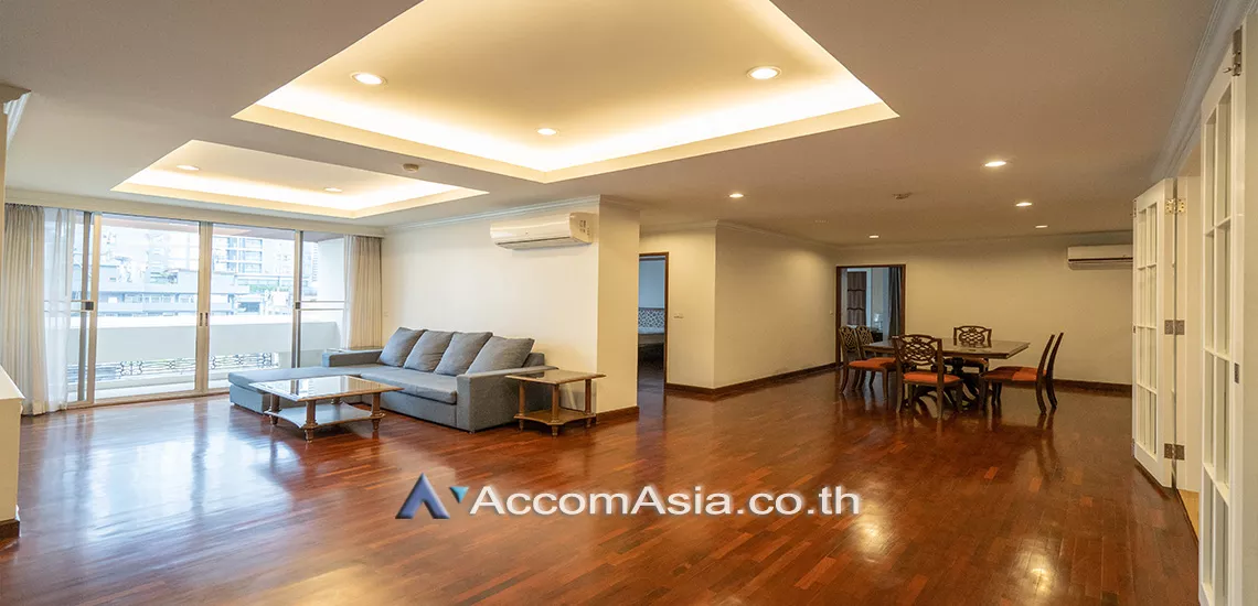 Big Balcony |  Newton Tower Condominium  2 Bedroom for Rent BTS Nana in Sukhumvit Bangkok