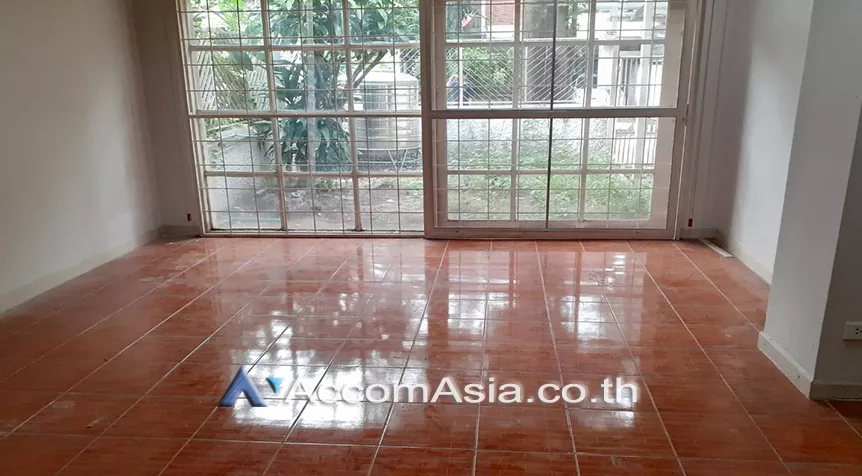 Home Office, Pet friendly |  3 Bedrooms  Townhouse For Rent in Sukhumvit, Bangkok  near BTS Nana (AA25336)
