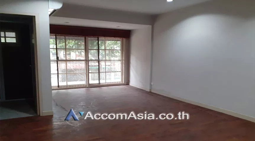 Home Office, Pet friendly |  3 Bedrooms  Townhouse For Rent in Sukhumvit, Bangkok  near BTS Nana (AA25336)
