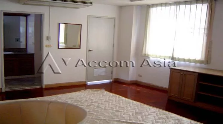 4  2 br Apartment For Rent in Sathorn ,Bangkok BTS Surasak at Low rise Apartment Building 23986