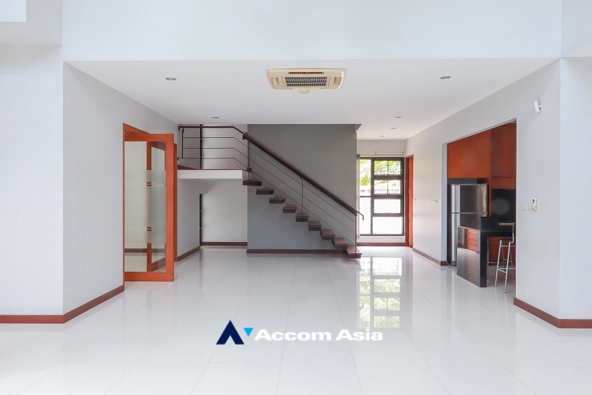 5  4 br House For Rent in Ratchadaphisek ,Bangkok  AA25395