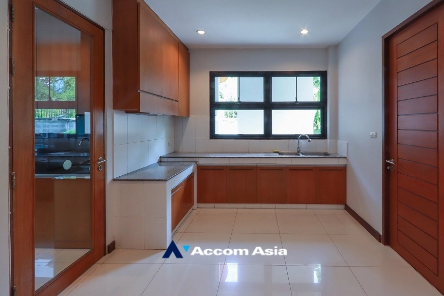8  4 br House For Rent in Ratchadaphisek ,Bangkok  AA25395