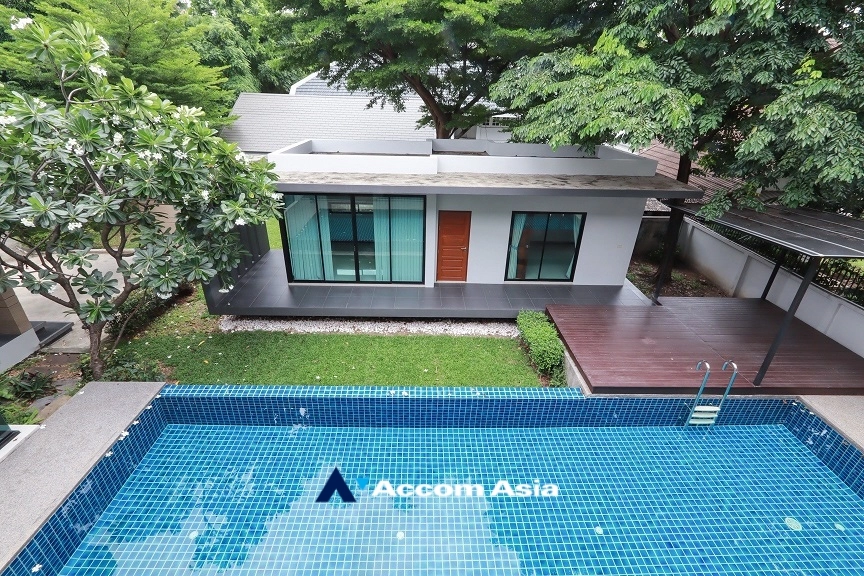 Home Office, Private Swimming Pool |  4 Bedrooms  House For Rent in Ratchadapisek, Bangkok  (AA25395)