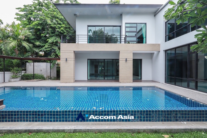 Home Office, Private Swimming Pool |  4 Bedrooms  House For Rent in Ratchadapisek, Bangkok  (AA25395)