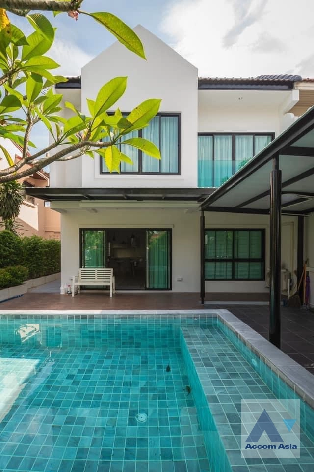 Private Swimming Pool, Pet friendly townhouse for rent in Phaholyothin, Bangkok Code AA25396