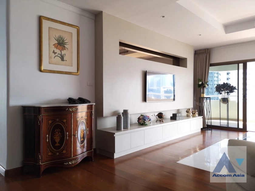 unitFully Furnished, Big Balcony |  3 Bedrooms  Condominium For Rent & Sale in Sukhumvit, Bangkok  near BTS Nana (AA25398)