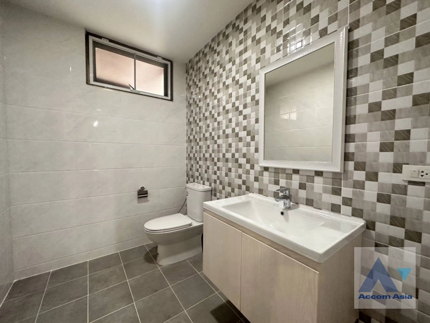 18  3 br Apartment for rent and sale in Sukhumvit ,Bangkok BTS Asok - MRT Sukhumvit at Family-Friendly 360 SQ.M. Residence Near Terminal 21 AA25419