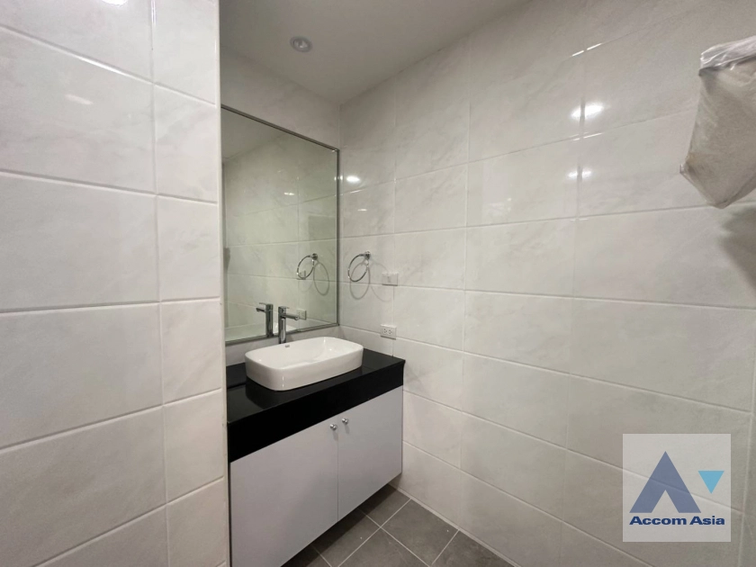 19  3 br Apartment for rent and sale in Sukhumvit ,Bangkok BTS Asok - MRT Sukhumvit at Family-Friendly 360 SQ.M. Residence Near Terminal 21 AA25419