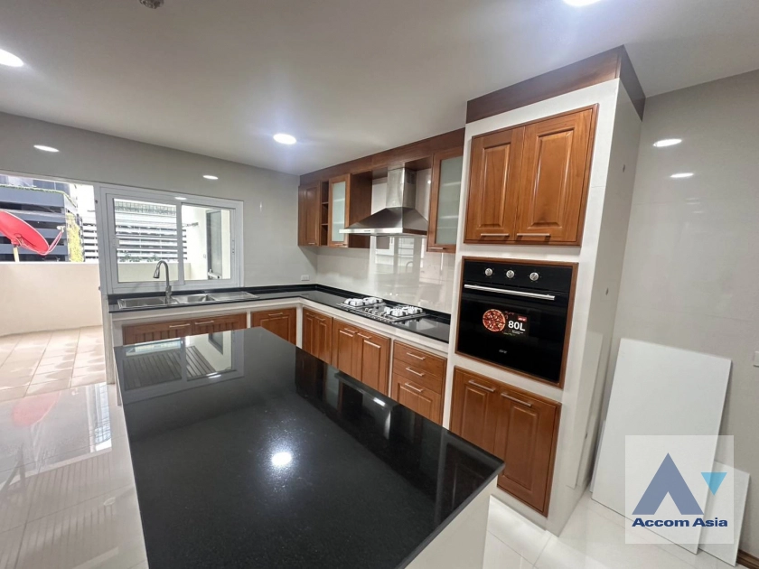 unitPet friendly |  3 Bedrooms  Apartment For Rent & Sale in Sukhumvit, Bangkok  near BTS Asok - MRT Sukhumvit (AA25419)